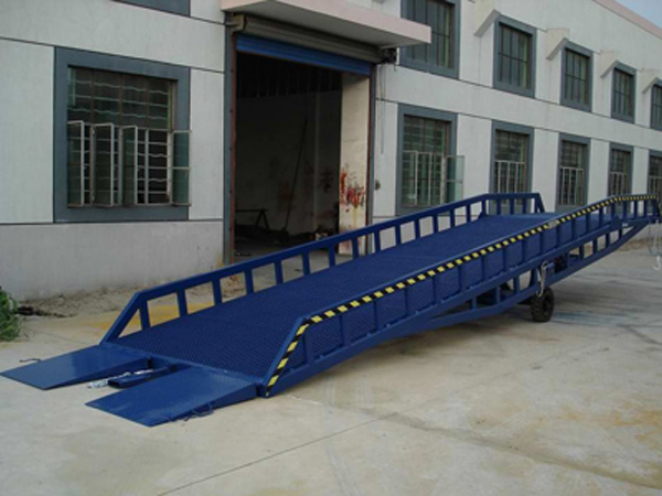 移動(dòng)式登車(chē)橋